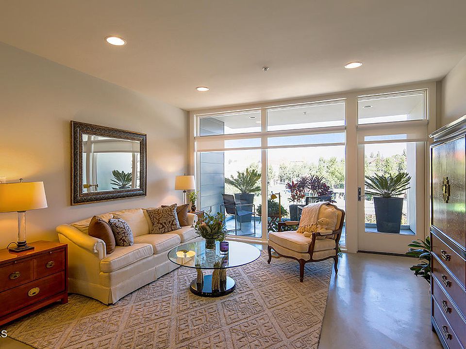 1st image of 482 S Arroyo Pkwy #405