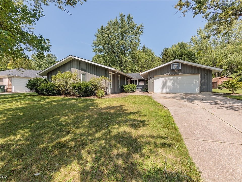 1st image of 140 Parkview Dr