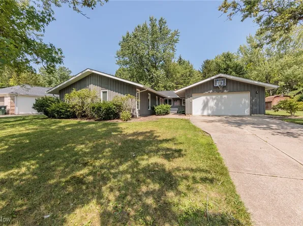 140 Parkview Dr, Aurora, OH 44202