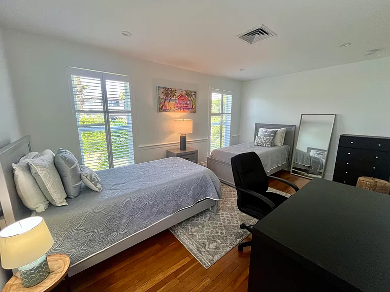 115 Dolphin Rd — Photo 22