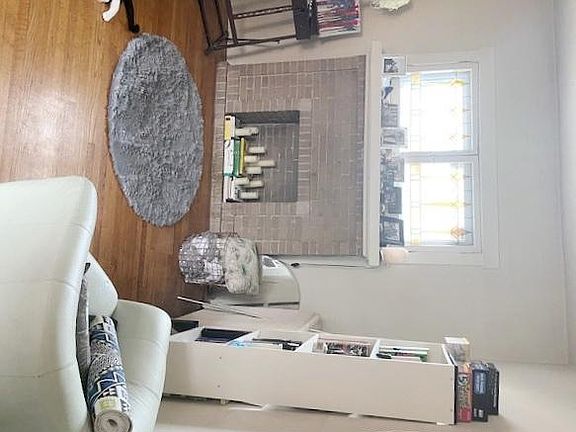 2nd image of 726-728 W Roscoe St #28-3E