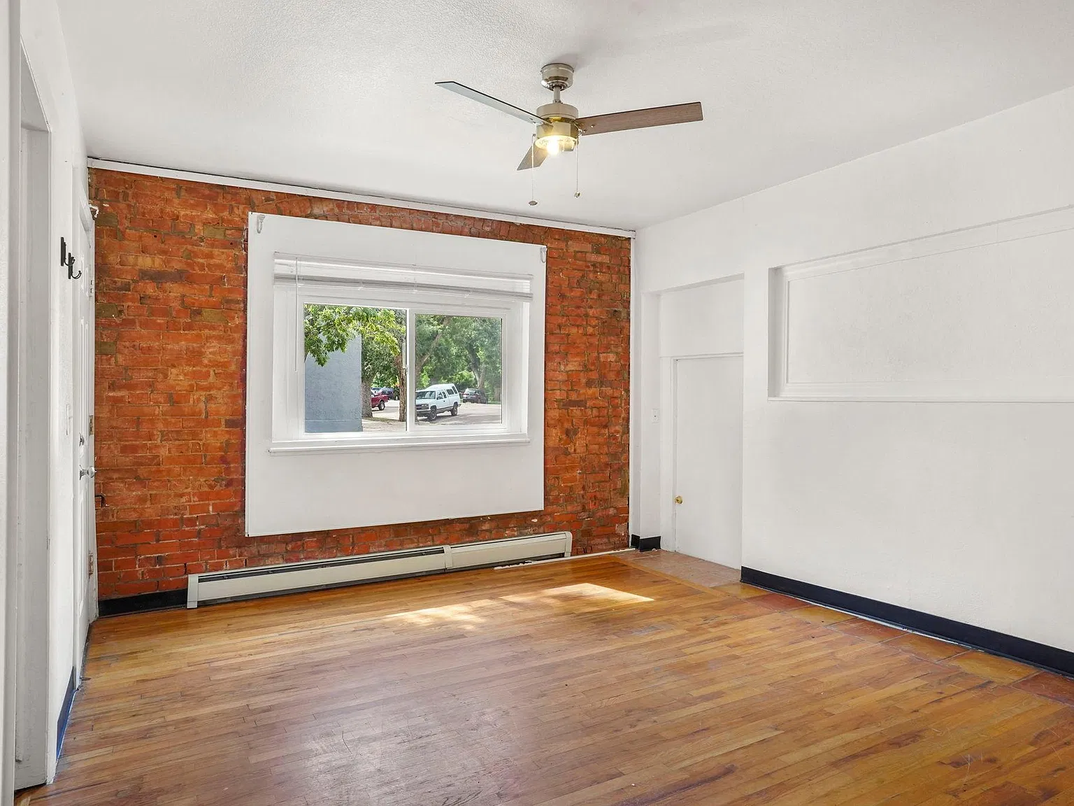 2 bed, 825 sqft, $1,200 — Photo 4