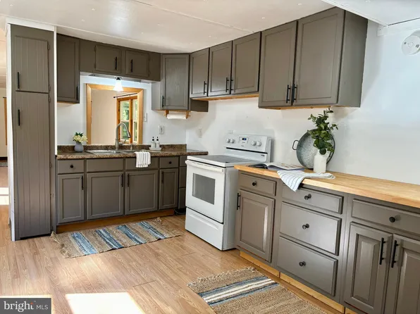 530 Goss Hollow Ln, Port Matilda, PA 16870