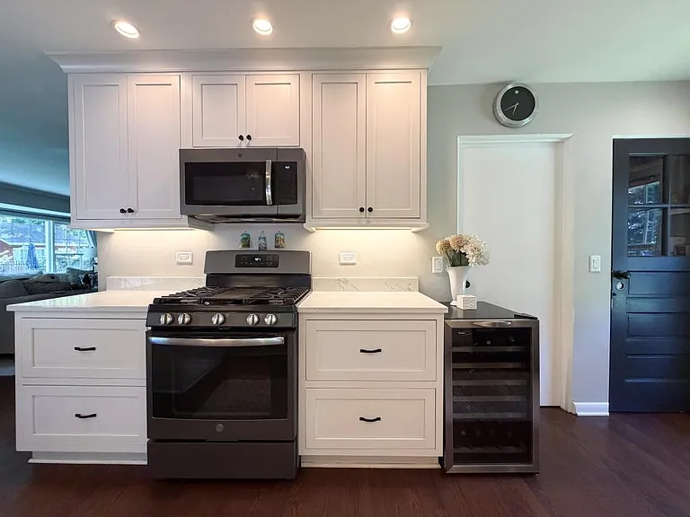 337 E Blodgett Ave — Photo 7