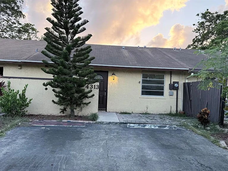 4313 NW 6th Ave — Photo 2