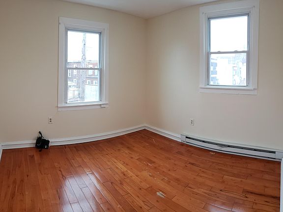 4th image of 2060 E Huntingdon St APT 6