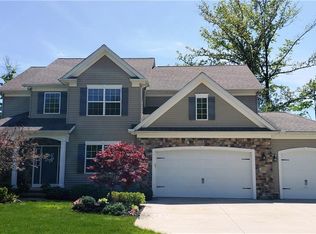 38510 Melrose Farms Dr, Willoughby, OH 44094
