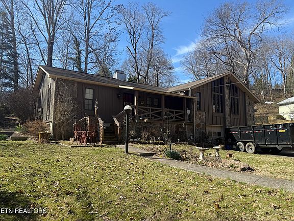 2nd image of 403 Delaware Ave