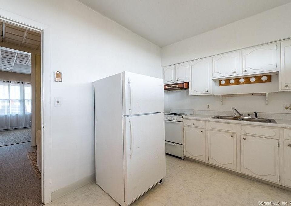 2nd image of 17 Pratt St APT 4