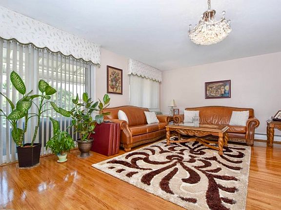4th image of 2451 Wilson Ave