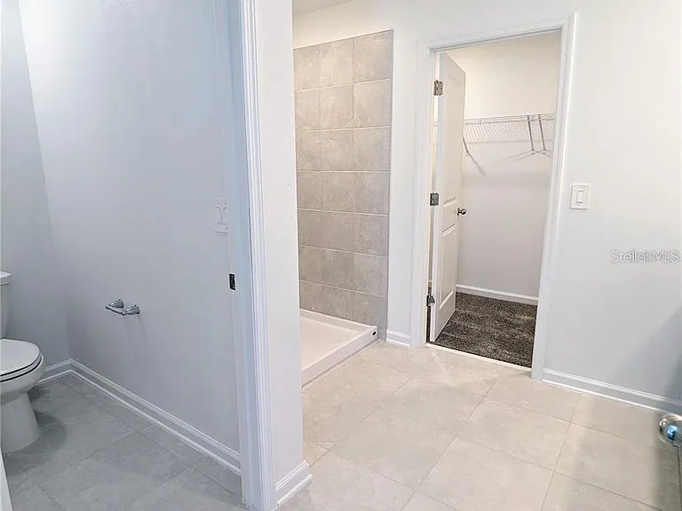 565 Reggie Rd — Photo 4