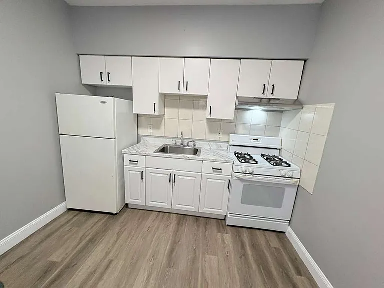 70 Main St #7R — Photo 1