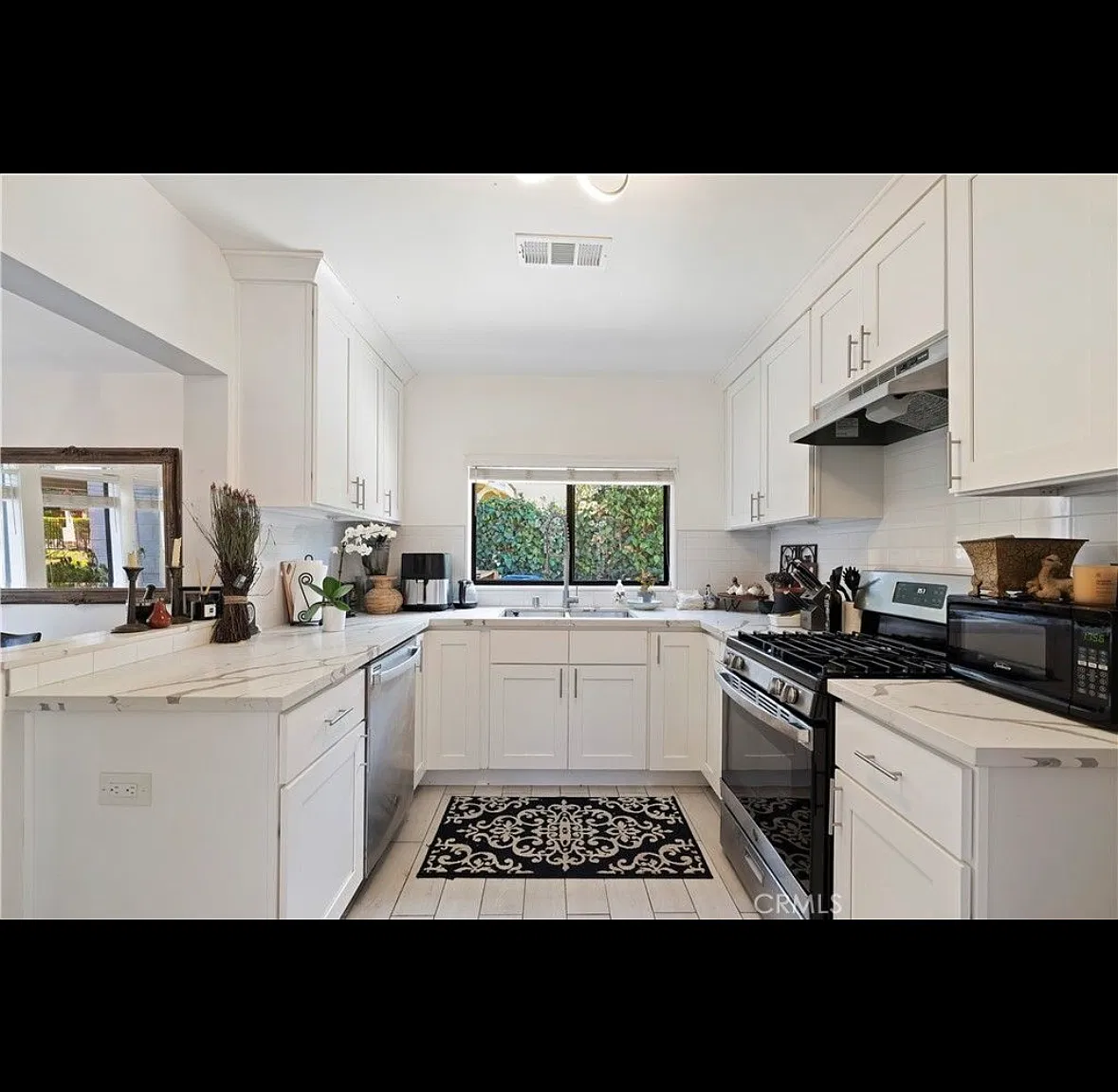 3 bed, 2780 sqft, $5,520 — Photo 1