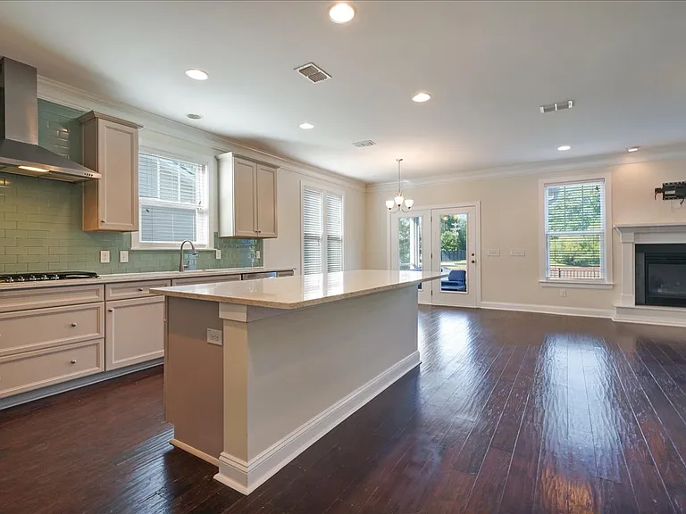 1309 Enfield Ln — Photo 9