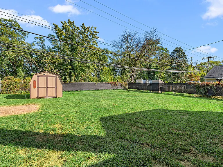 305 N Park Dr — Photo 24