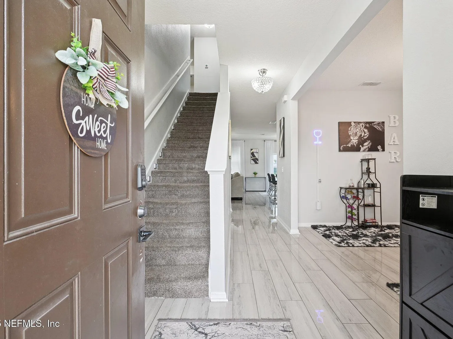 5 bed, 2.5 bath, 2724 sqft, $3,600 — Photo 2