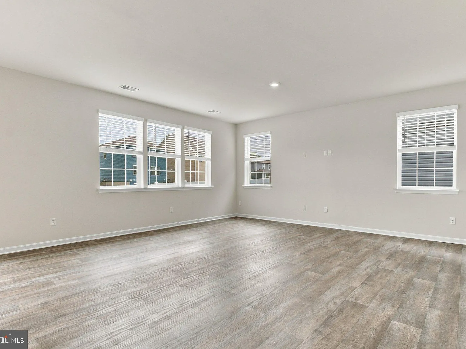 4 bed, 3.0 bath, 2278 sqft, $2,700 — Photo 3
