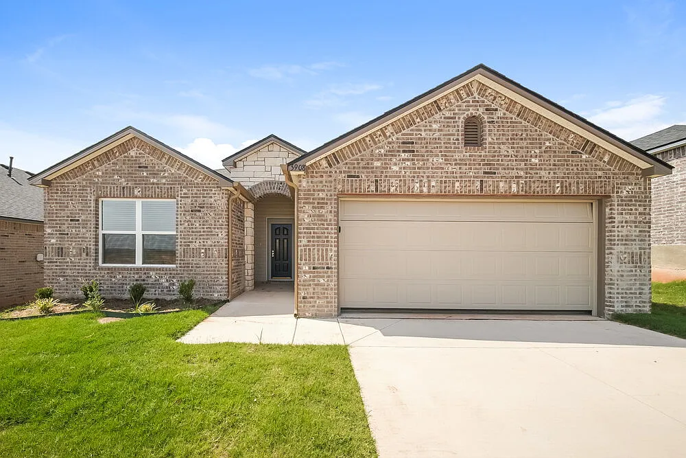 4 bed, 2.0 bath, 1840 sqft, $2,125 — Photo 1