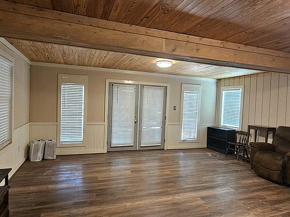 3rd image of 509 Hillcrest Dr