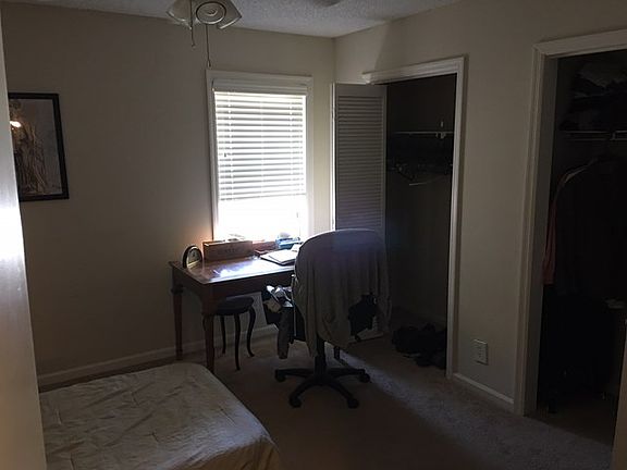 4th image of 308 E Island Square Dr