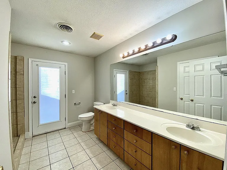 301 County Road 1001 — Photo 8