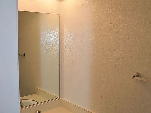 3rd image of 4322 Greenholme Dr APT 32