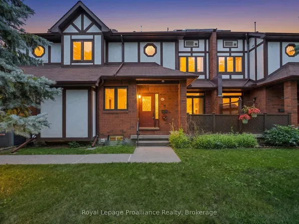 245 Elgin St W #201, Cobourg, ON K9A 5M1