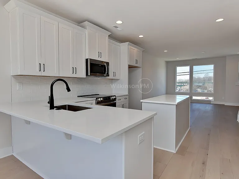 2204 Northend Dr — Photo 2