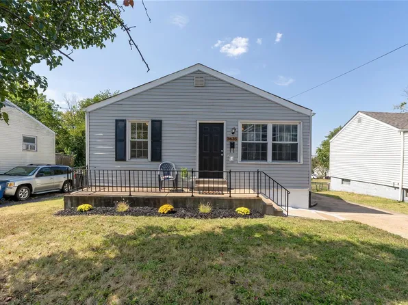 3635 Dixie Dr, Saint Ann, MO 63074