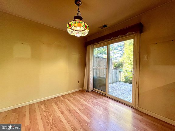 4th image of 903 Clover Pl