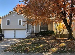 213 SE Topaz Dr, Lees Summit, MO 64063