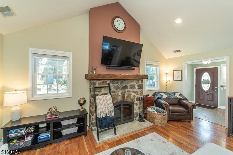 2 bed, 1.5 bath, $3,500 — Photo 4