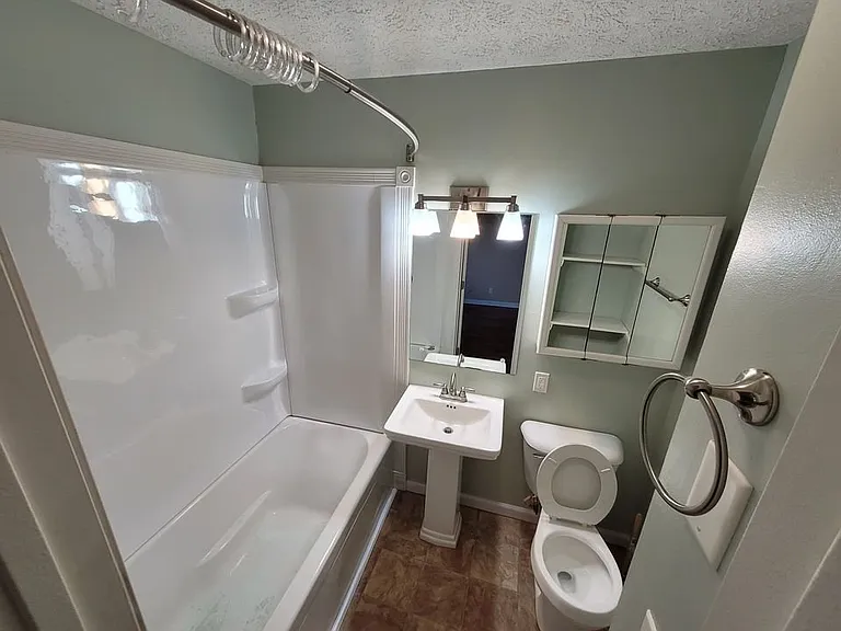 27 Rolling Pines Dr #27 — Photo 3