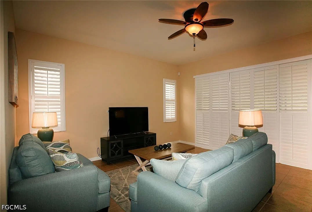 2 bed, 2.0 bath, 1597 sqft, $2,495 — Photo 2