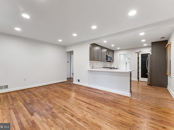4th image of 5014 Sheridan St