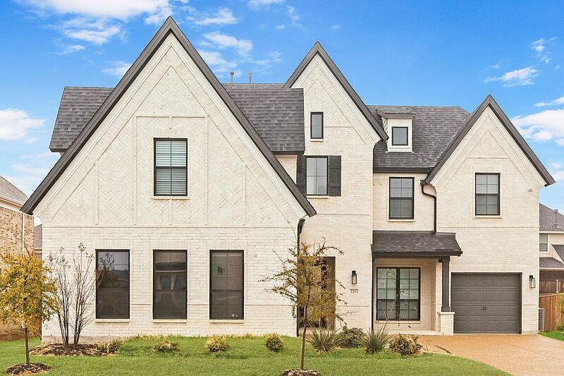 1st image of 221 Columbine Dr