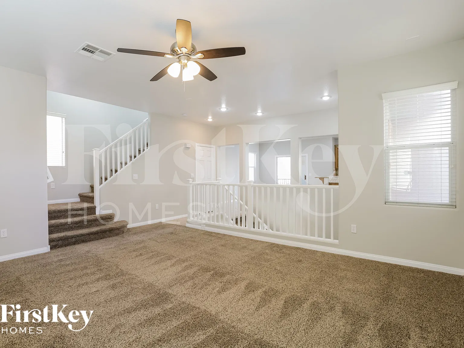 3 bed, 3.5 bath, 1977 sqft, $2,600 — Photo 4