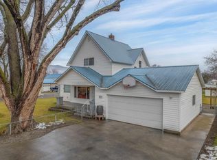 821 14th St, Clarkston, WA 99403