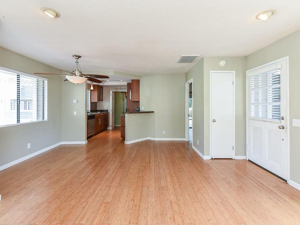 1st image of 2 Bridle Ln