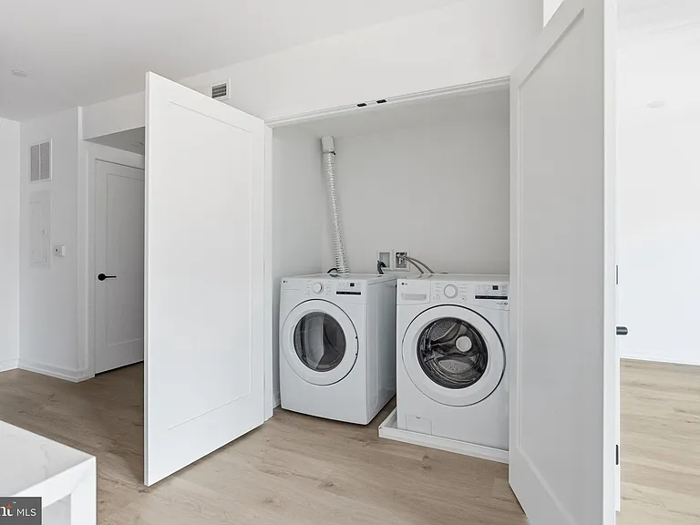 208 Vine St #2B — Photo 9