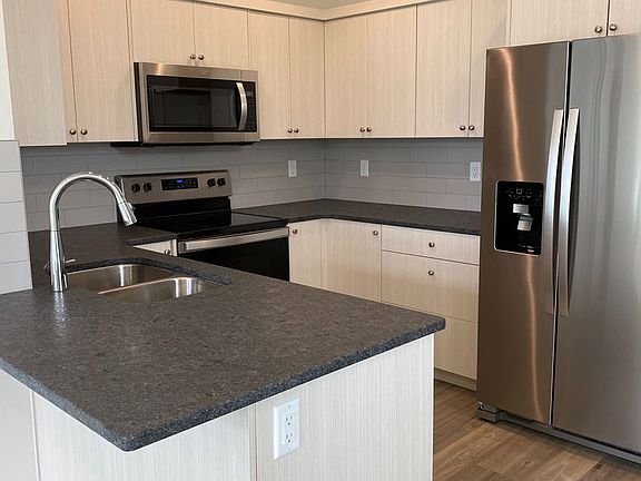 5th image of 1162 E Grover St #1