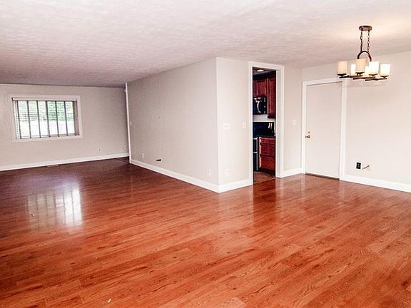 4th image of 220 Hibberd Dr