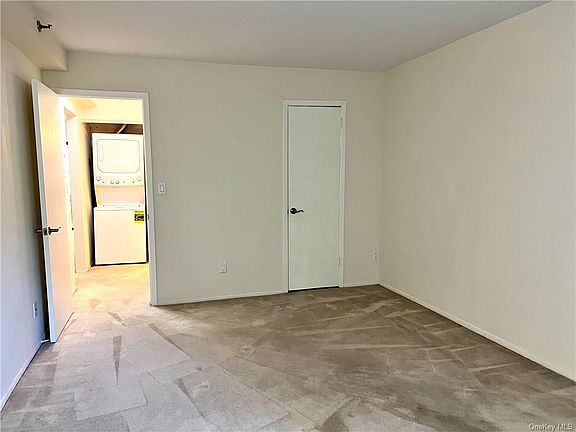 5th image of 15 Greenridge Ave APT 11
