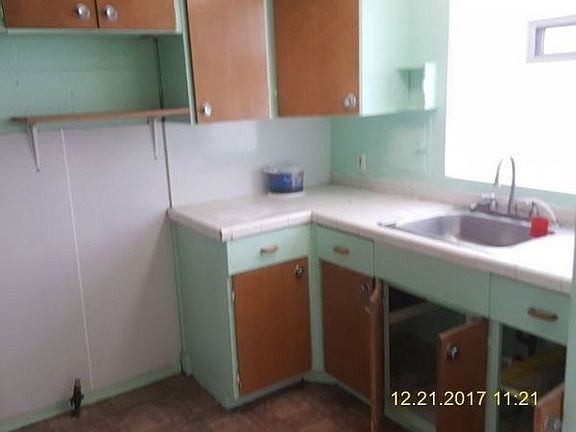 3rd image of 20712 Pembroke Ave