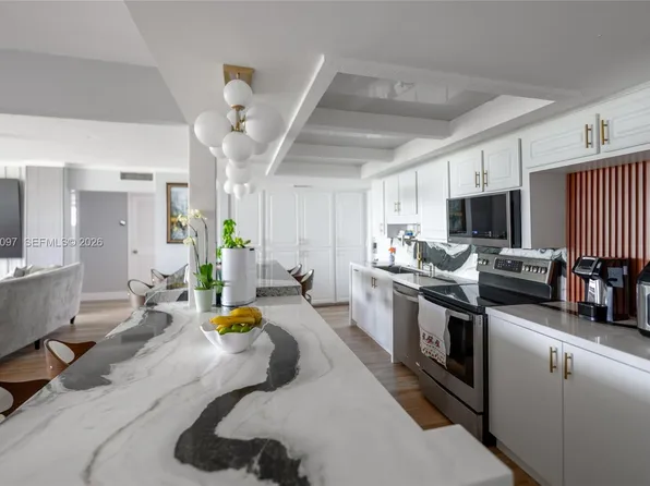 3910 Crystal Lake Dr APT 401, Pompano Beach, FL 33064