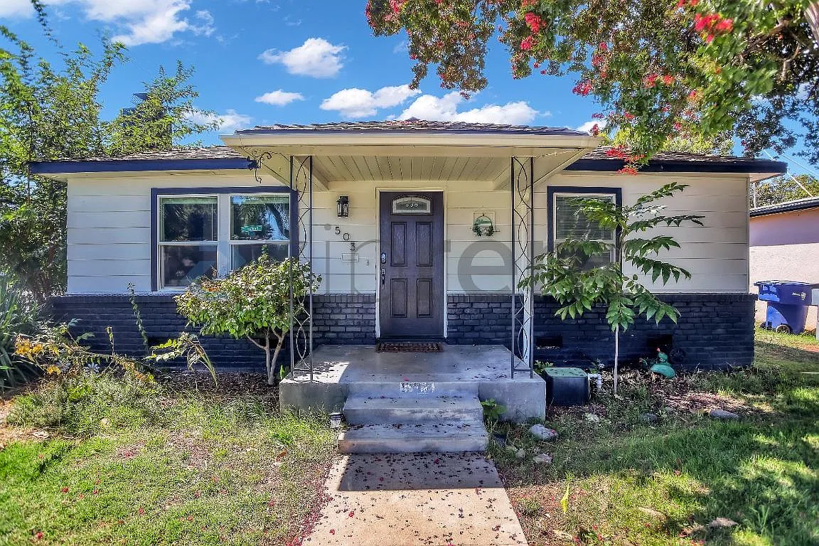 3 bed, 1000 sqft, $2,200 — Photo 3