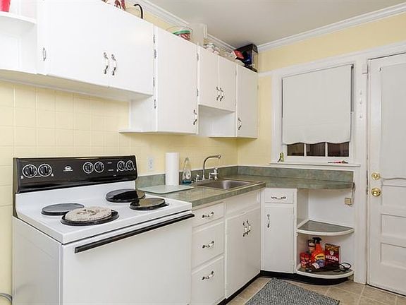 5th image of 1100 Meadow Ln