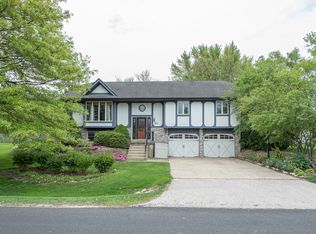 907 Robin Hill Dr, Shorewood, IL 60404