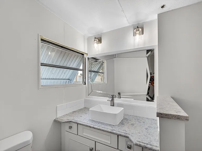 8420 SE Eagle Ave — Photo 18