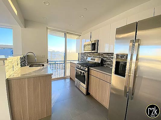 4th image of 28-16 21st St #605D